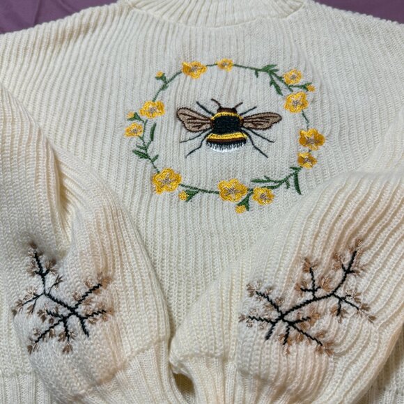 Embroidered Bee & floral design soft turtleneck cream & yellow sweater size 1XL - Picture 10 of 12
